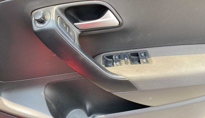 2017 Volkswagen Polo HIGHLINE1.2L, Petrol, Manual, 63,196 km, Driver Side Door Panels Control