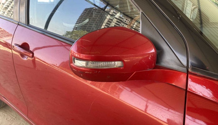 2014 Maruti Swift VXI, Petrol, Manual, 53,477 km, Right rear-view mirror - Indicator light has minor damage