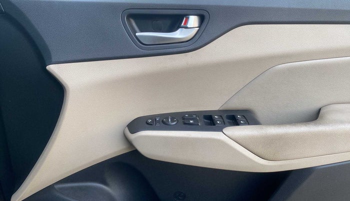 2020 Hyundai Verna SX (O)1.5 VTVT, Petrol, Manual, 60,145 km, Driver Side Door Panels Control