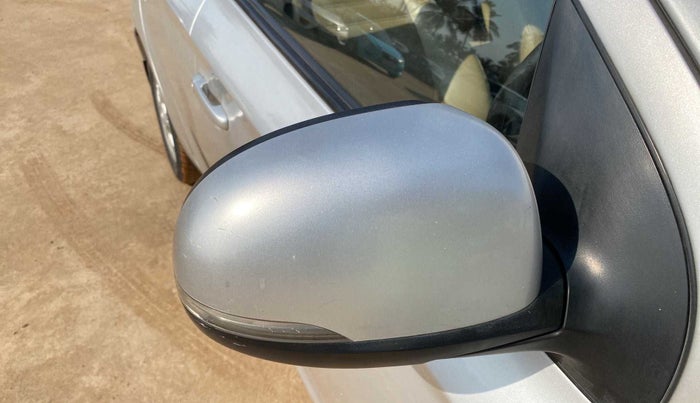 2012 Hyundai i20 SPORTZ 1.2, Petrol, Manual, 64,048 km, Right rear-view mirror - Indicator light has minor damage