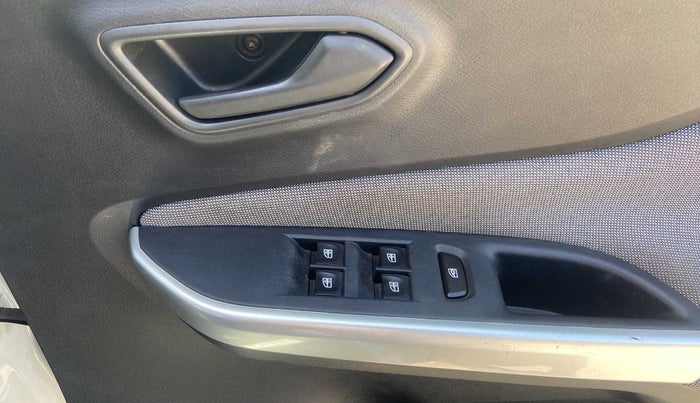 2021 Nissan MAGNITE XE, Petrol, Manual, 36,384 km, Driver Side Door Panels Control