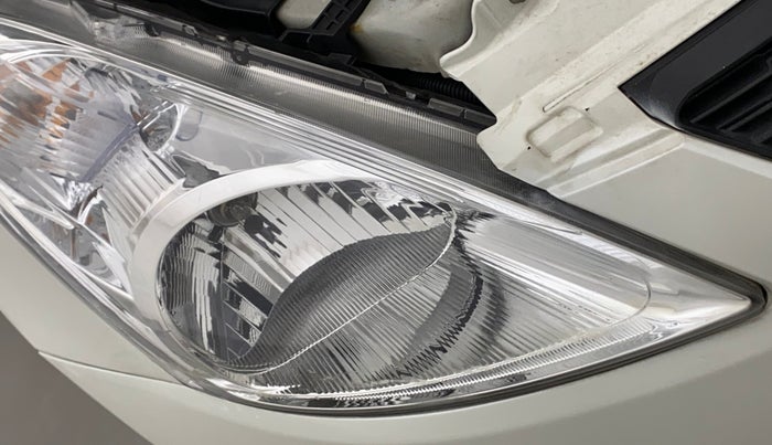 2016 Maruti Swift VXI, Petrol, Manual, 70,948 km, Right headlight - Headlight parking bulb fused