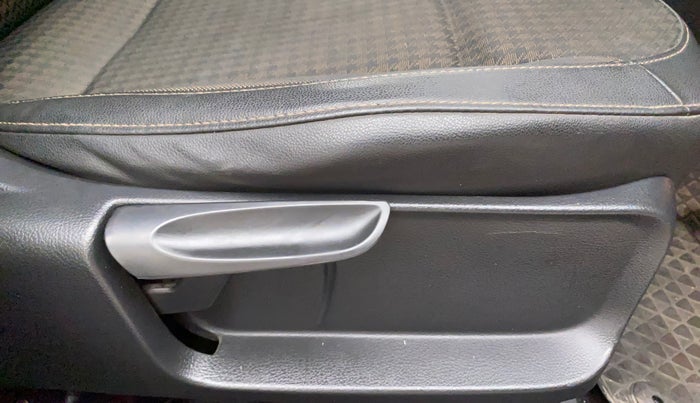 2017 Volkswagen Polo HIGHLINE PLUS 1.2(16 ALLOY, Petrol, Manual, 57,762 km, Driver Side Adjustment Panel