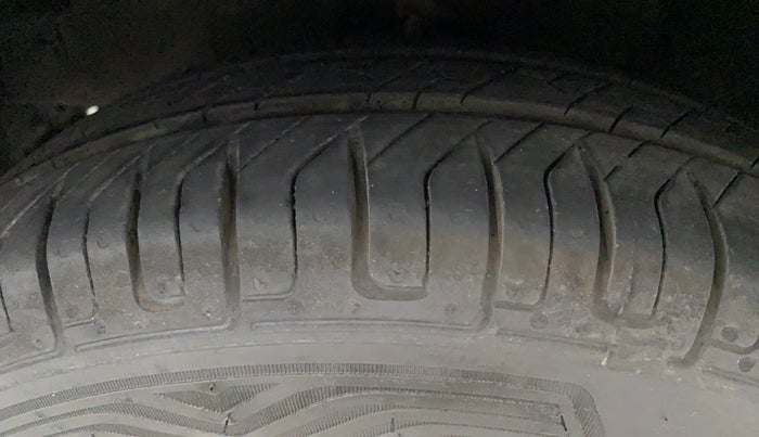 2013 Hyundai i10 MAGNA 1.2, Petrol, Manual, 42,276 km, Left Front Tyre Tread