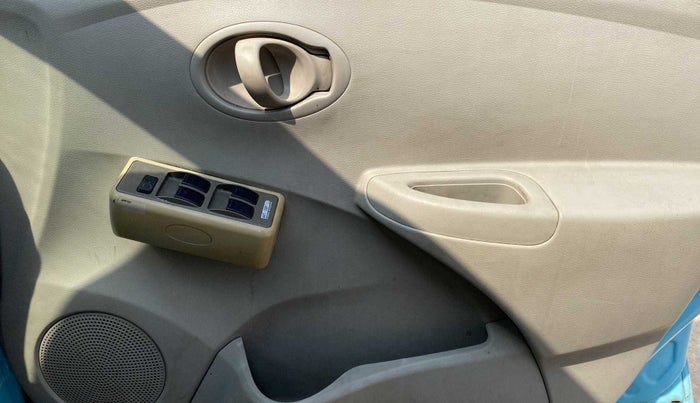 2014 Datsun Go A, Petrol, Manual, 64,074 km, Driver Side Door Panels Control