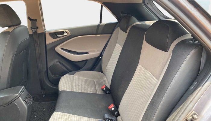 2019 Hyundai Elite i20 SPORTZ PLUS 1.2, Petrol, Manual, 42,639 km, Right Side Rear Door Cabin