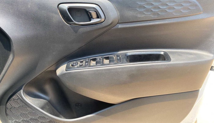 2020 Hyundai GRAND I10 NIOS SPORTZ 1.2 KAPPA VTVT DUAL TONE, Petrol, Manual, 17,472 km, Driver Side Door Panels Control
