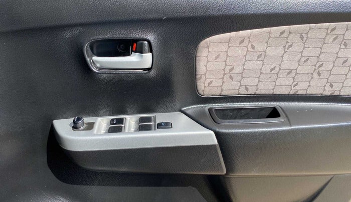 2016 Maruti Wagon R 1.0 VXI, CNG, Manual, 90,328 km, Driver Side Door Panels Control
