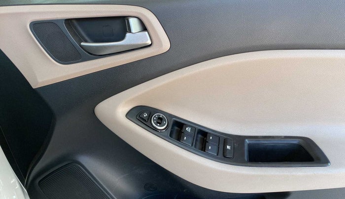 2016 Hyundai Elite i20 SPORTZ 1.2, Petrol, Manual, 79,169 km, Driver Side Door Panels Control