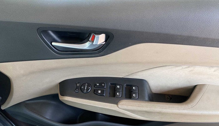 2018 Hyundai Verna 1.4 EX PETROL, Petrol, Manual, 95,648 km, Driver Side Door Panels Control