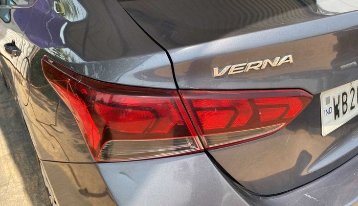 2018 Hyundai Verna 1.4 EX PETROL, Petrol, Manual, 95,648 km, Left tail light - Minor scratches