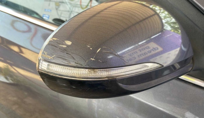 2018 Hyundai Verna 1.4 EX PETROL, Petrol, Manual, 95,648 km, Right rear-view mirror - Indicator light has minor damage