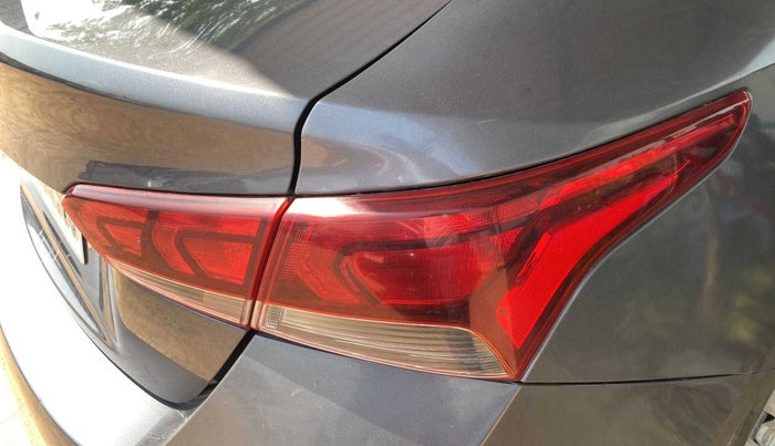 2018 Hyundai Verna 1.4 EX PETROL, Petrol, Manual, 95,648 km, Right tail light - Minor damage