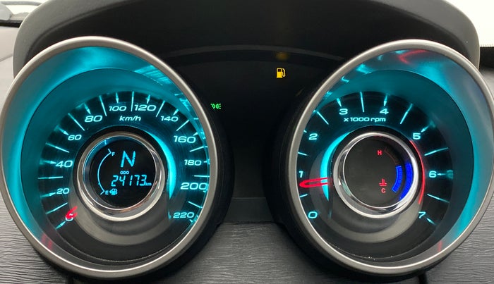 2018 Mahindra XUV500 W7 FWD, Diesel, Manual, 24,251 km, Odometer Image