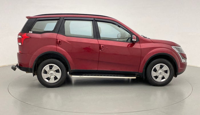 2018 Mahindra XUV500 W7 FWD, Diesel, Manual, 24,251 km, Right Side View