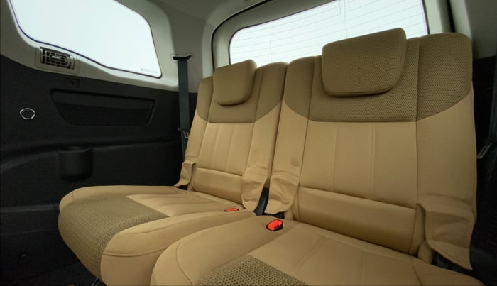 2018 Mahindra XUV500 W7 FWD, Diesel, Manual, 24,251 km, Third Seat Row ( optional )