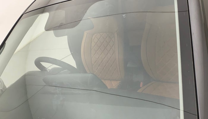 2021 Hyundai NEW I20 SPORTZ 1.2 MT, Petrol, Manual, 33,437 km, Front windshield - Minor - Windshield delamination