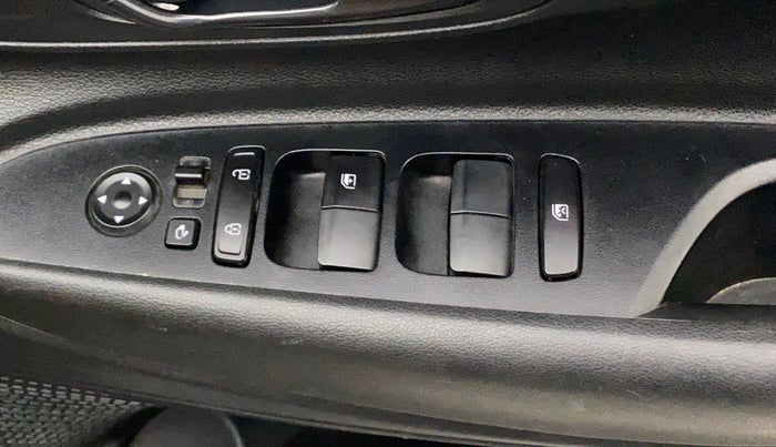 2021 Hyundai NEW I20 SPORTZ 1.2 MT, Petrol, Manual, 33,437 km, Right front window switch / handle - Child Lock not working for windows