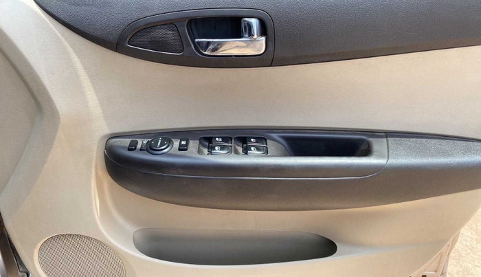 2013 Hyundai i20 SPORTZ 1.2, Petrol, Manual, 62,696 km, Driver Side Door Panels Control
