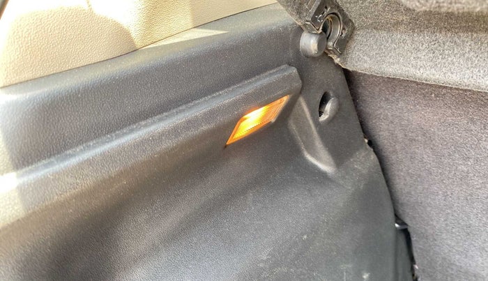 2013 Hyundai i20 SPORTZ 1.2, Petrol, Manual, 62,696 km, Dicky (Boot door) - Boot space light has minor damage