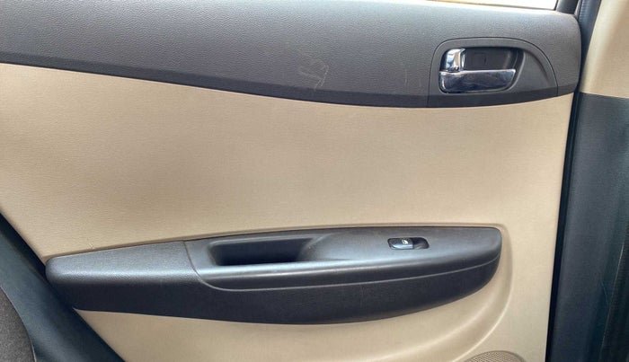 2013 Hyundai i20 SPORTZ 1.2, Petrol, Manual, 62,696 km, Left rear window switch / handle - Minor damage