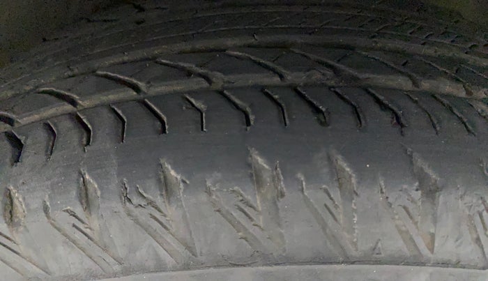 2019 Mahindra XUV500 W11, Diesel, Manual, 41,795 km, Right Front Tyre Tread