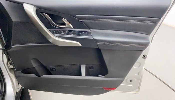 2019 Mahindra XUV500 W11, Diesel, Manual, 41,795 km, Driver Side Door Panels Control