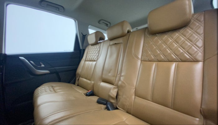 2019 Mahindra XUV500 W11, Diesel, Manual, 41,795 km, Right Side Rear Door Cabin