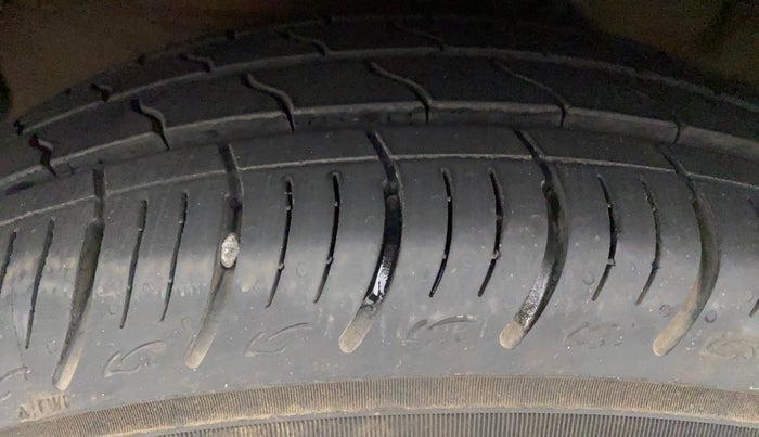 2017 Hyundai Verna 1.6 VTVT S, Petrol, Manual, 44,625 km, Left Front Tyre Tread
