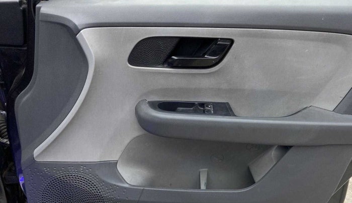 2021 Tata ALTROZ XE PETROL, Petrol, Manual, 11,842 km, Driver Side Door Panels Control