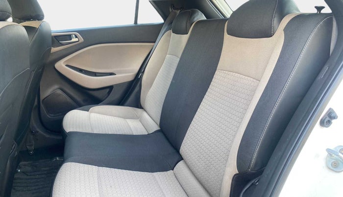2016 Hyundai Elite i20 SPORTZ 1.2, Petrol, Manual, 67,834 km, Right Side Rear Door Cabin