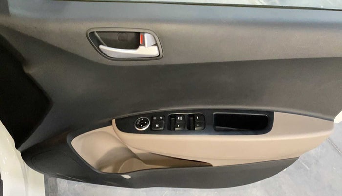 2017 Hyundai Grand i10 SPORTZ 1.2 KAPPA VTVT, Petrol, Manual, 18,230 km, Driver Side Door Panels Control