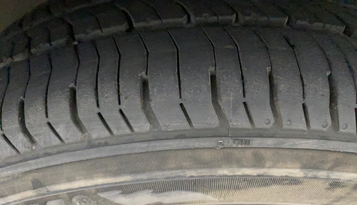 2016 Tata Tiago XT PETROL, Petrol, Manual, 74,323 km, Right Front Tyre Tread