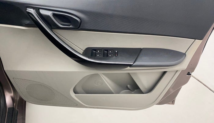 2016 Tata Tiago XT PETROL, Petrol, Manual, 74,323 km, Driver Side Door Panels Control
