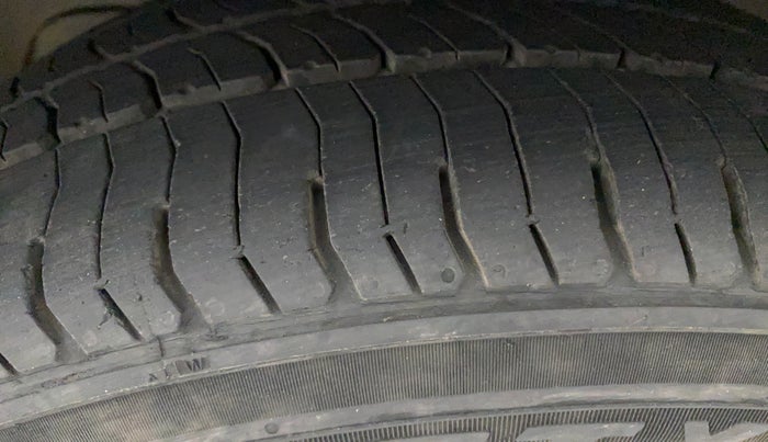 2016 Tata Tiago XT PETROL, Petrol, Manual, 74,323 km, Left Front Tyre Tread