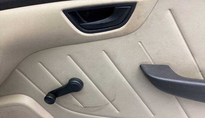 2015 Hyundai Eon D-LITE+, Petrol, Manual, 56,726 km, Driver Side Door Panels Control
