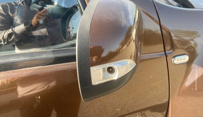 2017 Renault Duster 110 PS RXZ DIESEL, Diesel, Manual, 42,087 km, Right rear-view mirror - Indicator light has minor damage