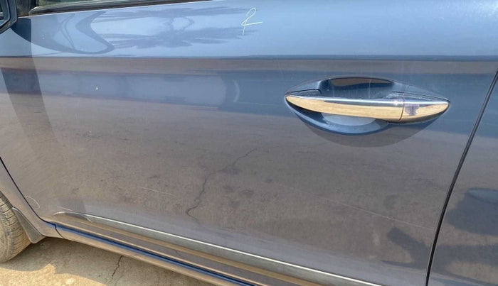 2015 Hyundai Elite i20 ASTA 1.2, Petrol, Manual, 1,09,129 km, Front passenger door - Slight discoloration