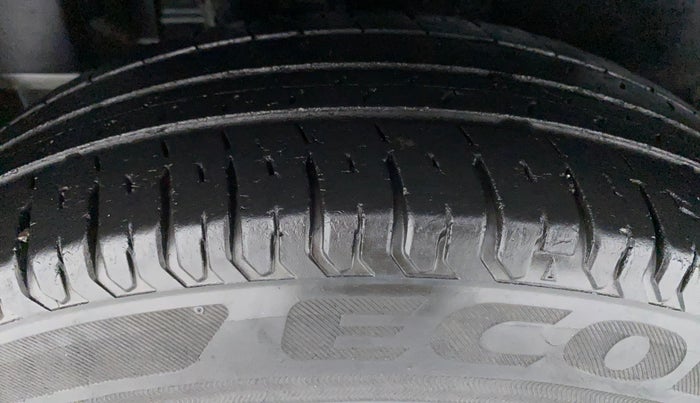 2018 Maruti Dzire VXI, Petrol, Manual, 30,882 km, Right Rear Tyre Tread