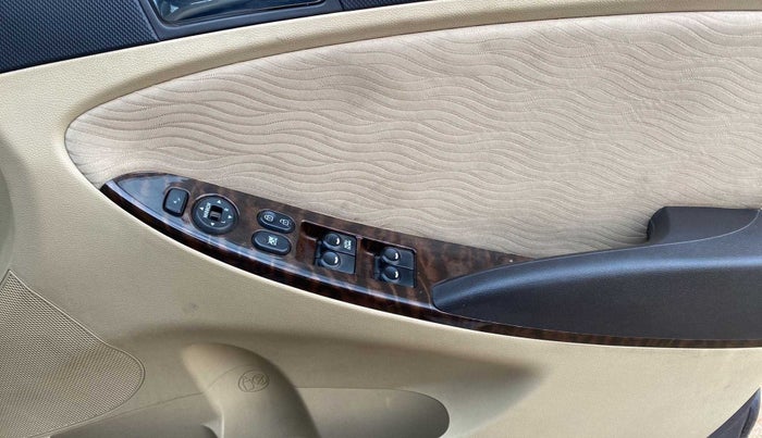 2014 Hyundai Verna FLUIDIC 1.6 VTVT SX, Petrol, Manual, 27,674 km, Driver Side Door Panels Control