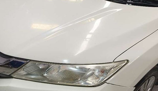 2015 Honda City 1.5L I-DTEC E, Diesel, Manual, 1,05,865 km, Bonnet (hood) - Insulation cover has minor damage