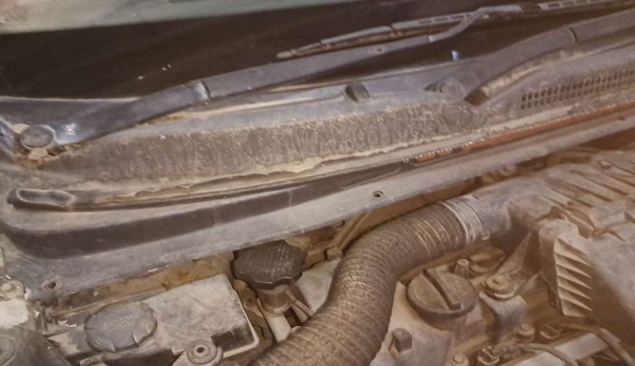 2010 Hyundai i10 MAGNA 1.2, Petrol, Manual, 42,765 km, Bonnet (hood) - Cowl vent panel has minor damage