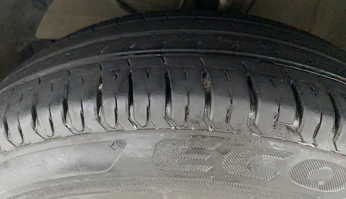 2022 Maruti Dzire VXI, Petrol, Manual, 23,914 km, Left Front Tyre Tread