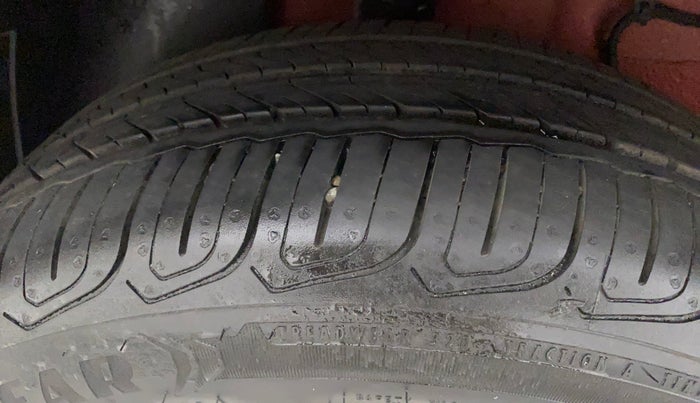 2023 Tata ALTROZ XZ + SUNROOF, Petrol, Manual, 6,884 km, Right Rear Tyre Tread