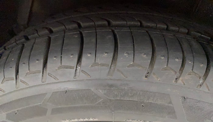 2015 Hyundai Xcent SX 1.2 (O), Petrol, Manual, 79,635 km, Right Front Tyre Tread