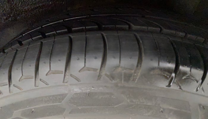 2015 Hyundai Xcent SX 1.2 (O), Petrol, Manual, 79,635 km, Left Rear Tyre Tread