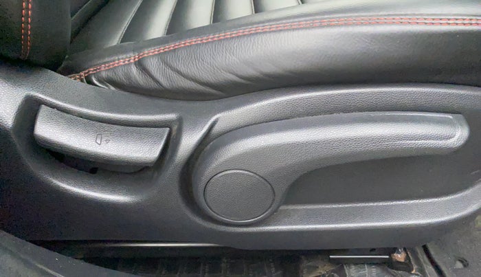 2019 Hyundai Elite i20 ASTA 1.2 (O), Petrol, Manual, 31,827 km, Driver Side Adjustment Panel