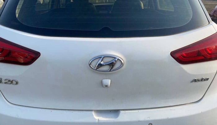 2017 Hyundai Elite i20 ASTA 1.2, Petrol, Manual, 94,255 km, Dicky (Boot door) - Minor scratches