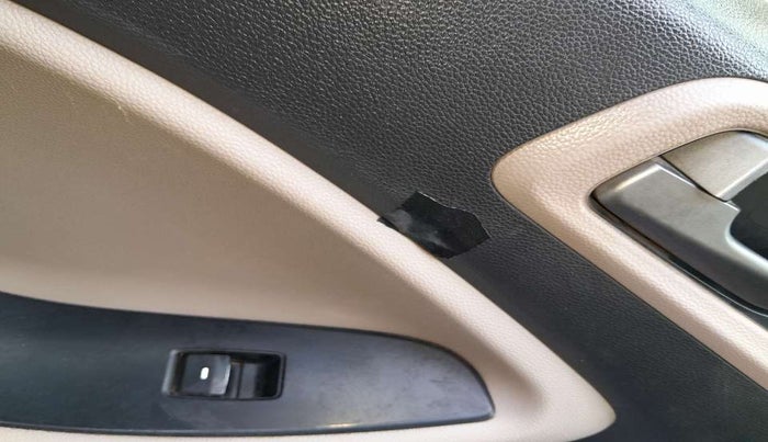 2017 Hyundai Elite i20 ASTA 1.2, Petrol, Manual, 94,255 km, Front passenger door - Trim has minor damage