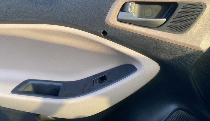 2017 Hyundai Elite i20 ASTA 1.2, Petrol, Manual, 94,255 km, Left front window switch / handle - Power window makes minor noise